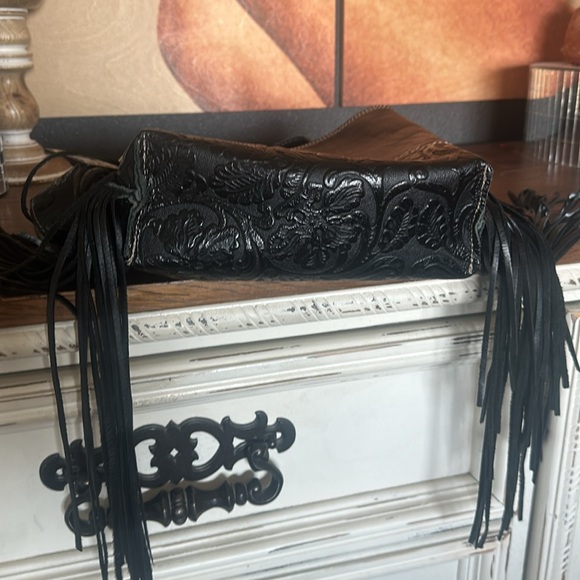 ✨SOLD✨Mini messenger with concho - Picture 6 of 9